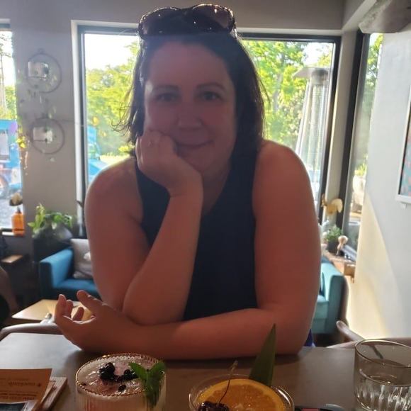 Meet your Posher, Thrifty Mainah - Picture 1 of 1